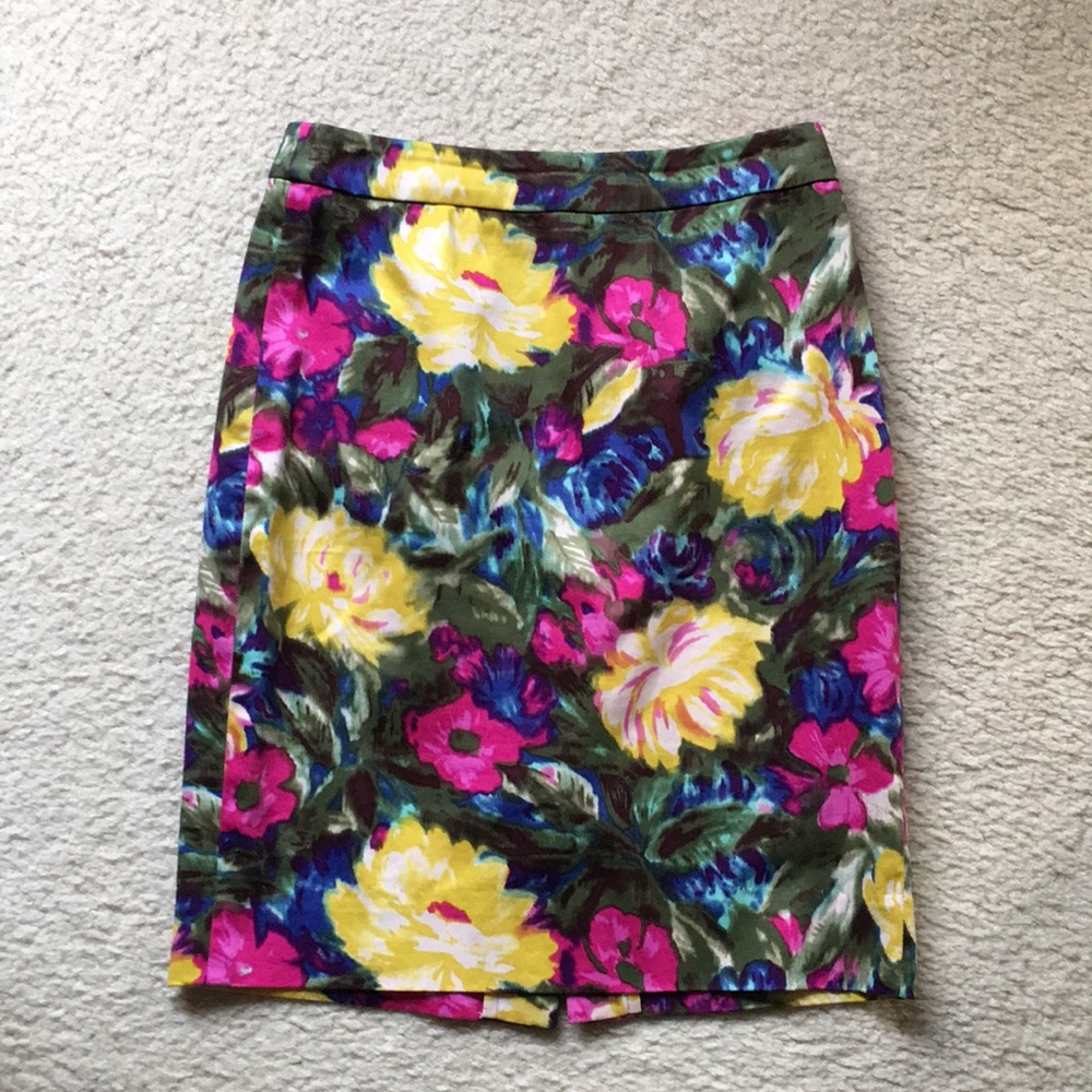 ⚡️SALE⚡️J. Crew The Pencil Skirt floral print